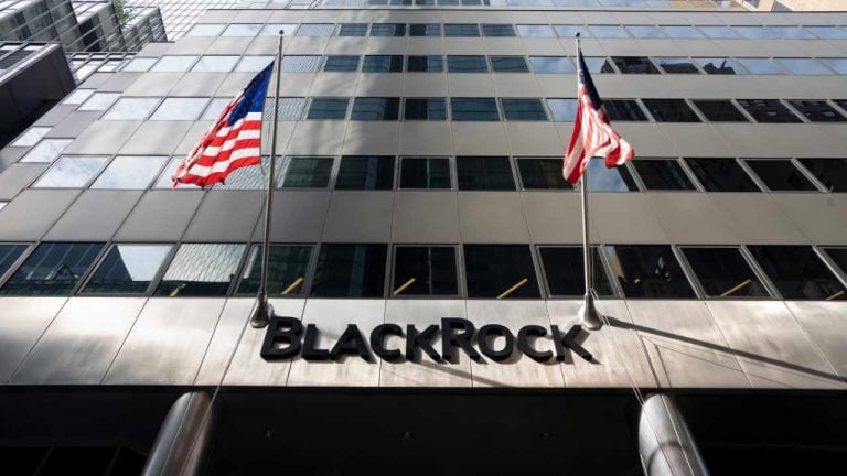 Blackrock’s Bitcoin ETF Single-Handedly Offsets Grayscale’s 0M Outflow — IBIT Now Holds 161K BTC
